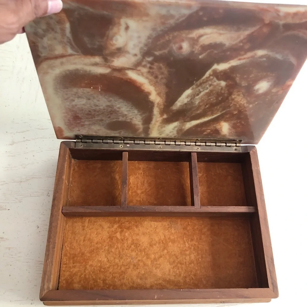 Vintage American Walnut Incolay Stone Duck Embossed Lid Wood Box